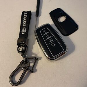 Toyota Logo key fob Keychain in Black leather with black/silver key fob case NWT